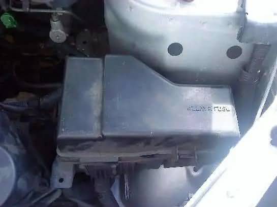 Engine compartment fuse box of 2001-2003 Toyota Rav4 (4)